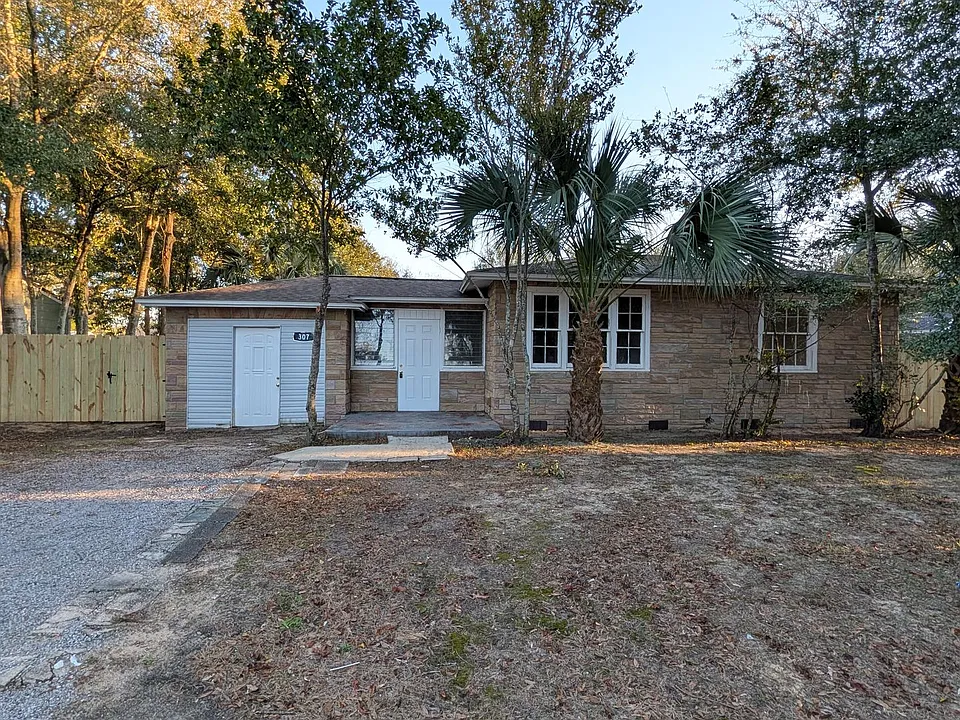 307 Hermey Ave