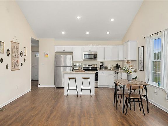 3rd image of 8192 Rachel Ct