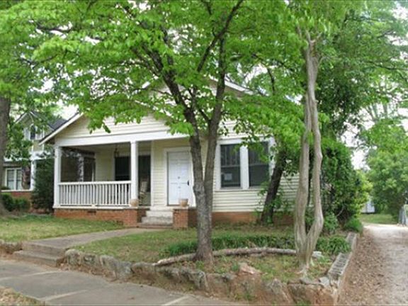 2nd image of 319 E College St