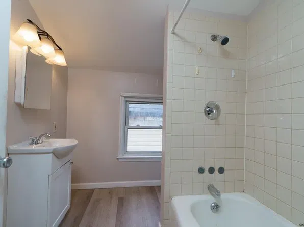 93 6th Ave APT 3, Troy, NY 12180