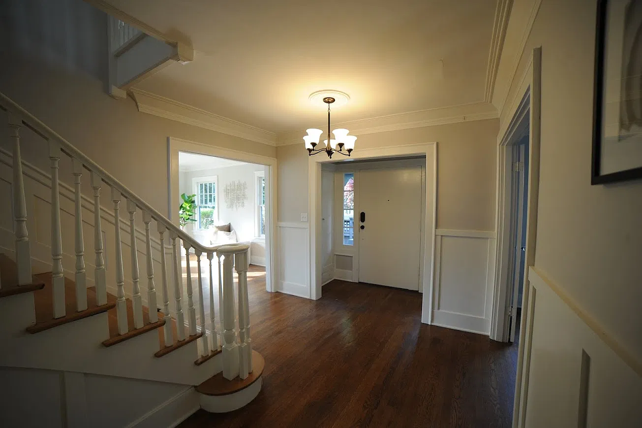 8 bed, 2.5 bath, 3370 sqft, $11,300 — Photo 3