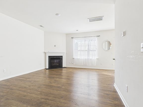 4th image of 2032 Highland Knoll Dr