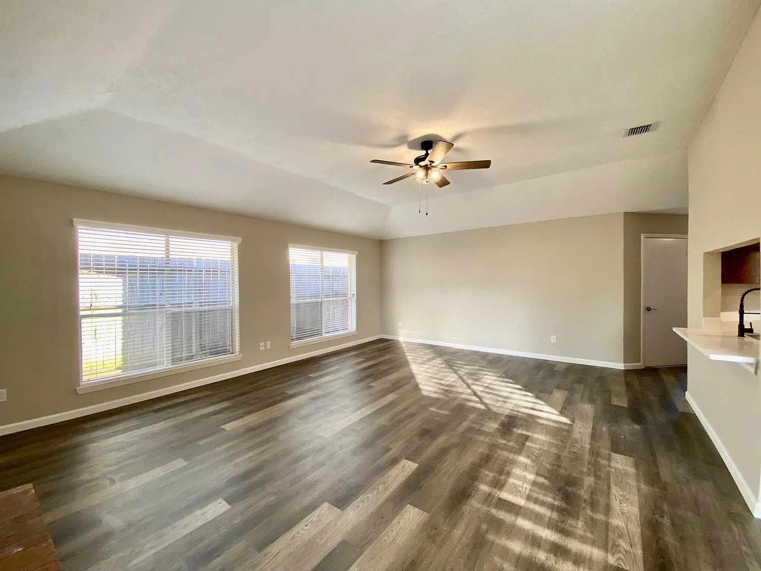 3 bed, 2.0 bath, 1557 sqft, $2,200 — Photo 4