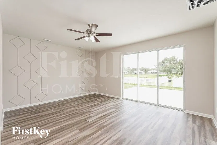 4 bed, 2.0 bath, 2256 sqft, $3,060 — Photo 3