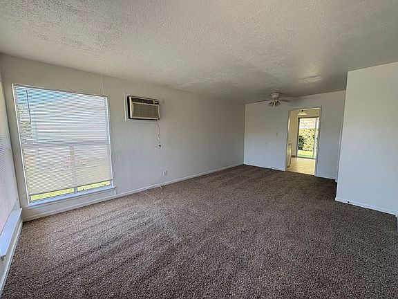 5th image of 324 Cottonwood St