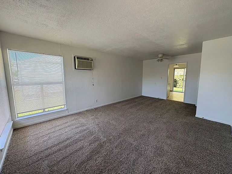 324 Cottonwood St — Photo 5