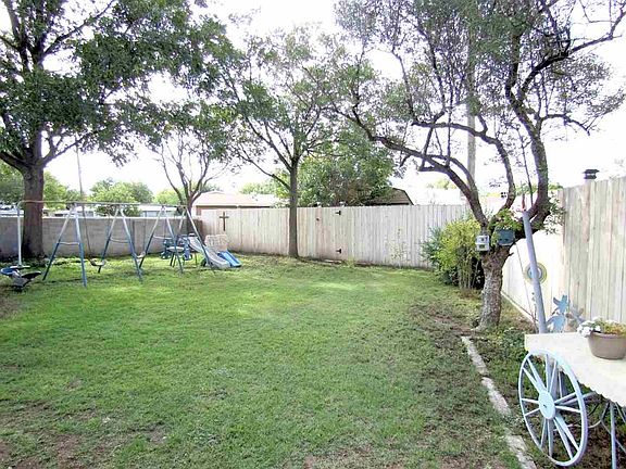 4th image of 926 Davidson Dr