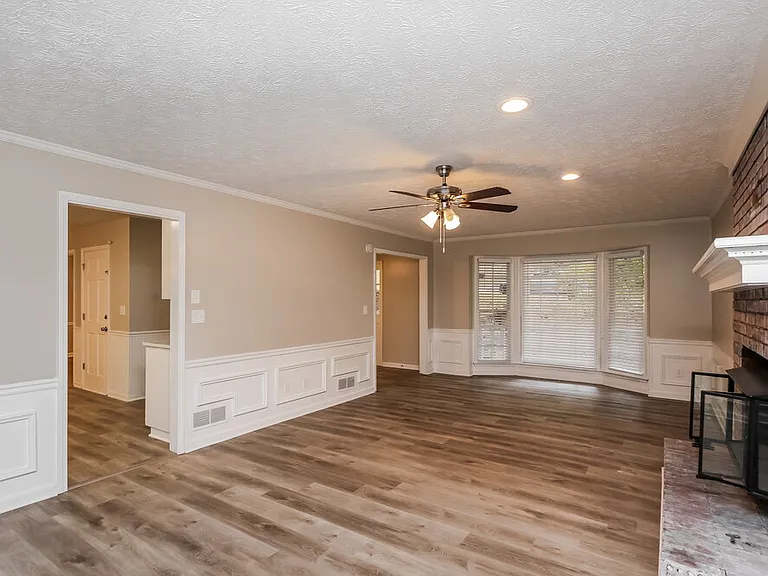 3881 Wintergreen Ct — Photo 6