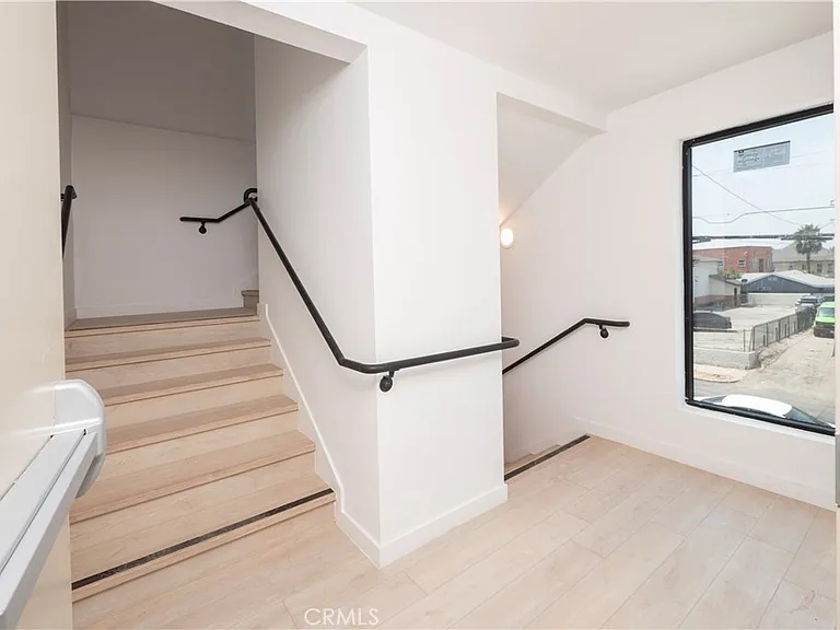 2341 Sheridan St — Photo 15