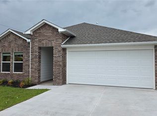 817 Heeler Ave, Lowell, AR 72745