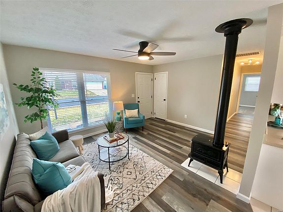 3rd image of 30 Wilson Park Dr