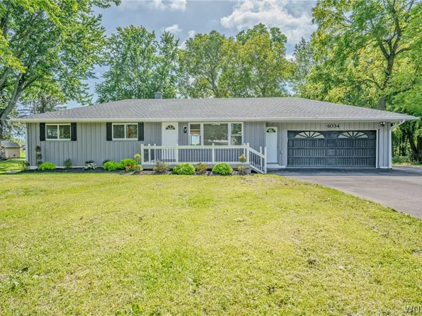 6034 Godfrey Rd, Burt, NY 14028