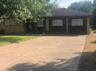 12 Lou John St, Hearne, TX 77859
