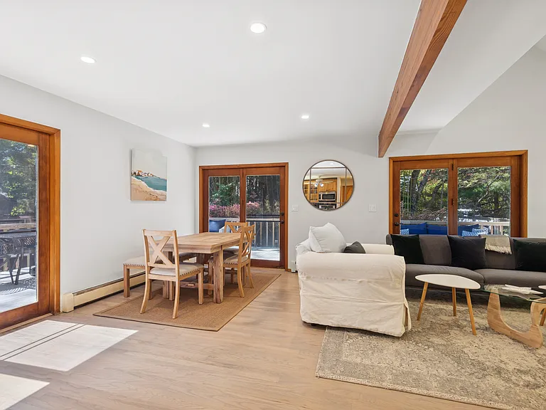151 Kings Point Rd — Photo 8
