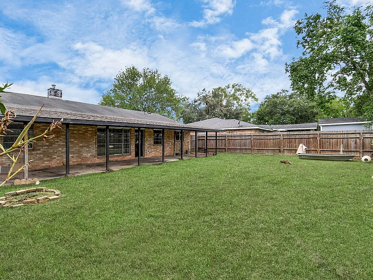10131 Kent Towne Ln — Photo 35