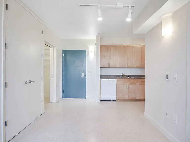 Acton Courtyard — Photo 8