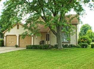 1110 Windridge Dr, Crystal Lake, IL 60014
