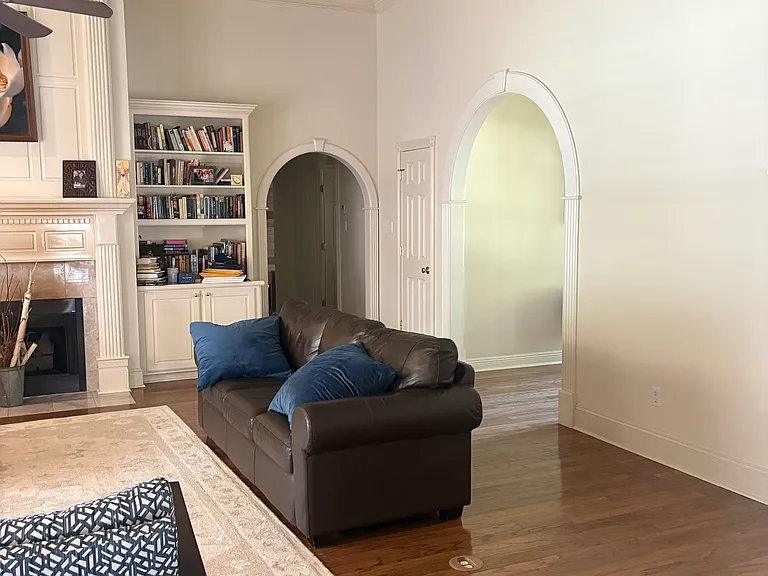 6605 Tennyson Oaks Ln — Photo 15