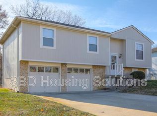 1129 NE Bryco Dr, Lees Summit, MO 64086