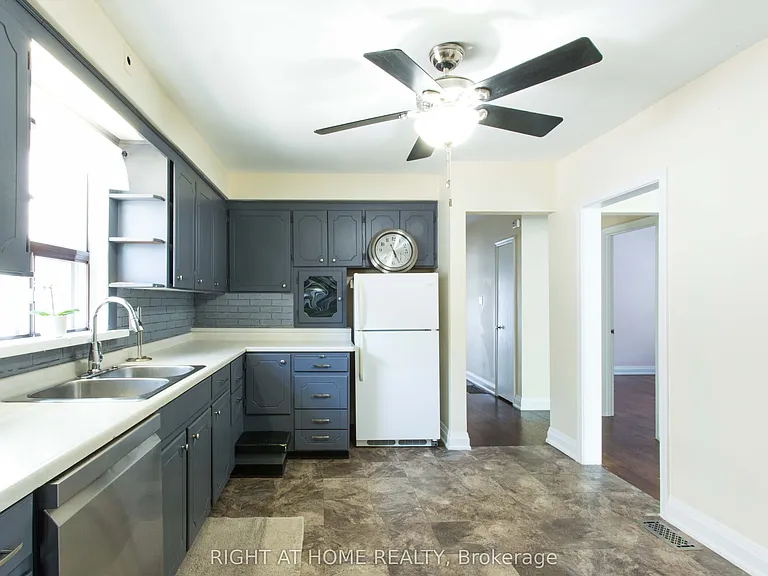 30 Northampton Dr — Photo 6