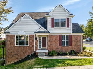 29274 Douglas Dr, Novi, MI 48377