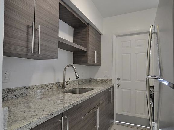 3rd image of 7830 Carlyle Ave