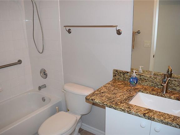 4th image of 831 Wolf Creek St