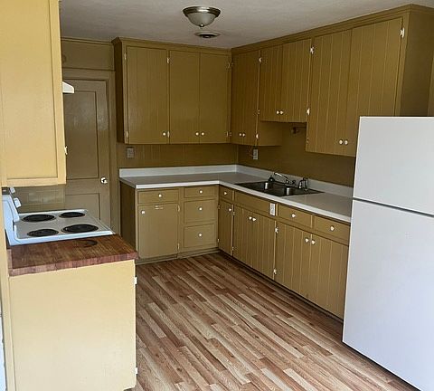 3rd image of 2023 Hickory Dr NW