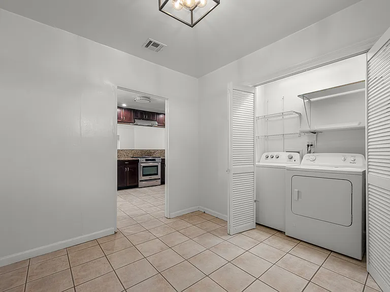 1030 N Spaulding Ave #1030 — Photo 32