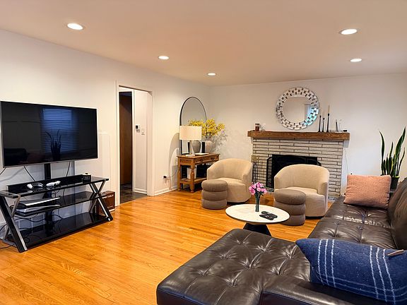 5th image of 729 Latimer Ln