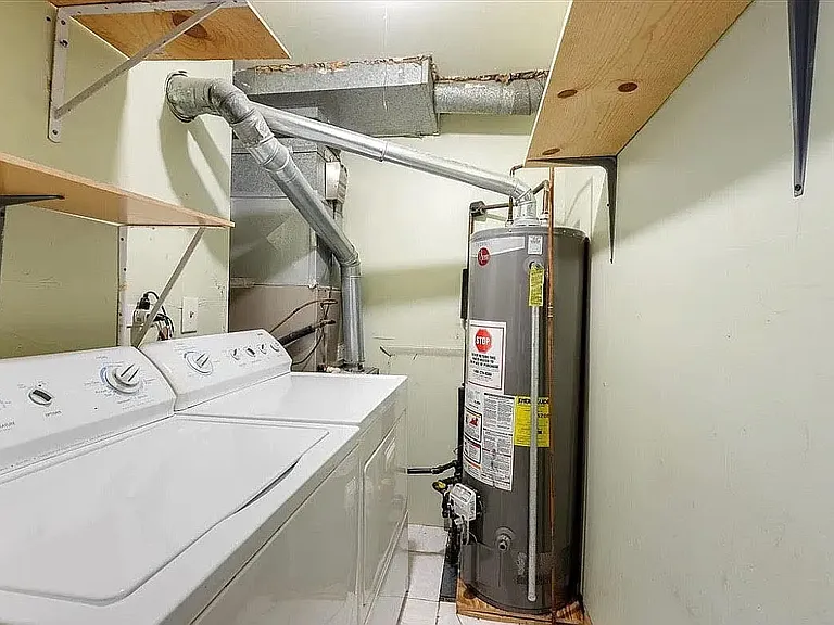 2049 Berkshire Cir #D — Photo 5