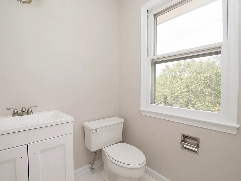 1058 Boston Post Rd — Photo 1