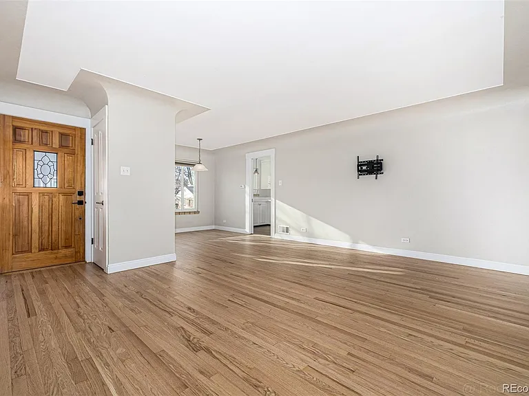 1150 S Jackson St — Photo 2