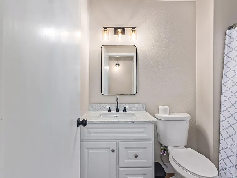 E Fremont Dr — Photo 8