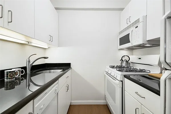 Sold by William Raveis Real Estate | media 8