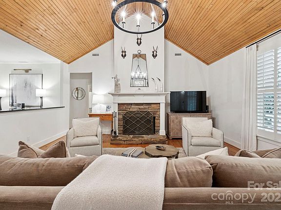 5th image of 110 Sourwood Ct