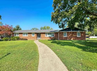 6823 N Bobolink Rd, Peoria, IL 61614