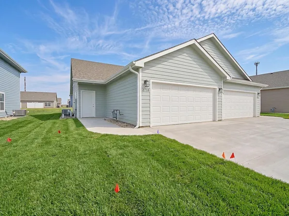 2718 Amelia Ln, Salina, KS 67401