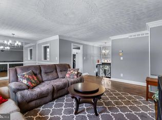 7951 Queens Rd, Glen Burnie, MD 21061