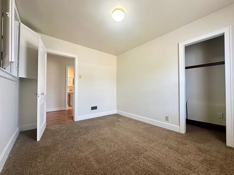 814B Pine St — Photo 10