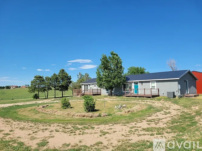 4 bed, 2128 sqft, $3,200 — Photo 2