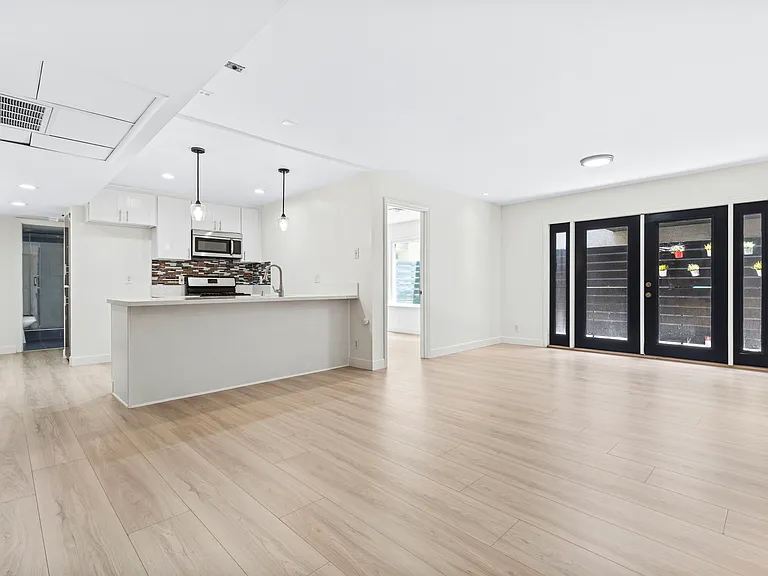 2121 Beloit Ave #112 — Photo 4