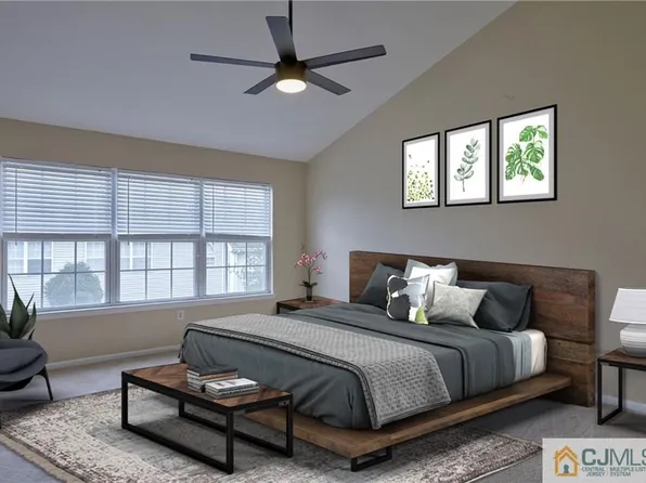 5 Straton Ct, Parlin, NJ 08859