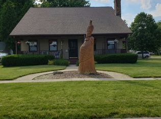 1411 N Riverside Dr, McHenry, IL 60050