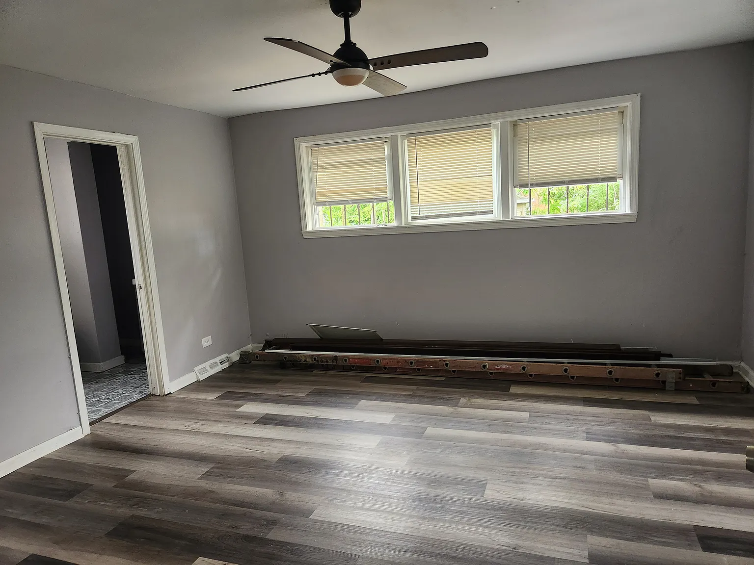 4 bed, 963 sqft, $2,200 — Photo 3