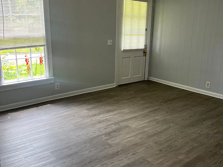 726 Whitfield St — Photo 4