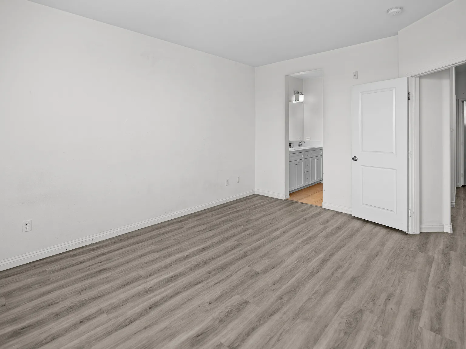 4 bed, 1760 sqft, $4,000 — Photo 2