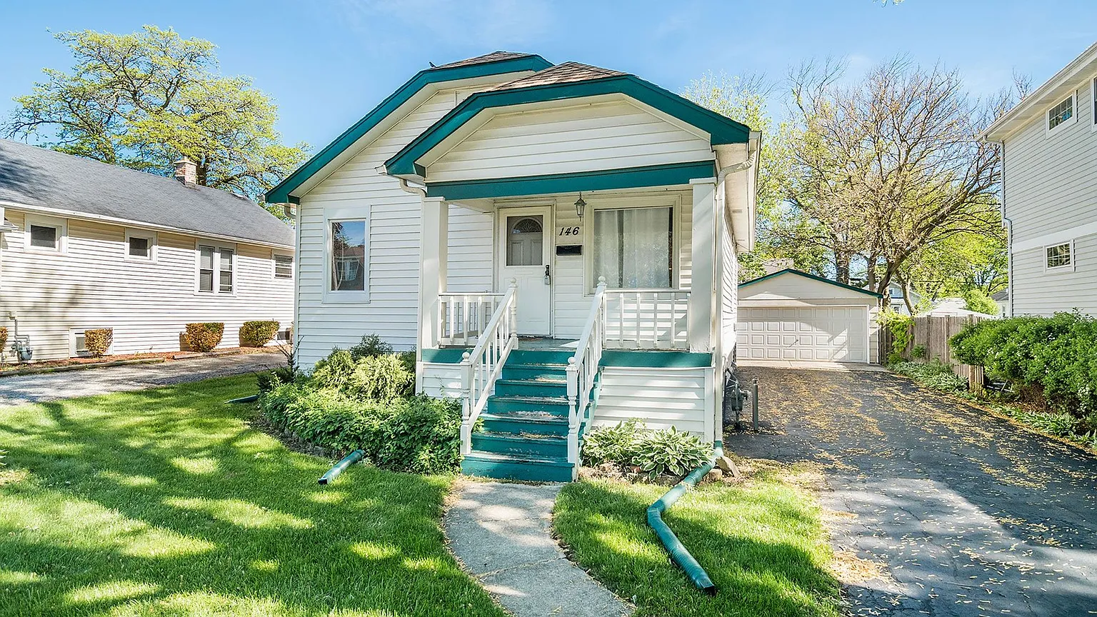 146 E Oak St photo 1