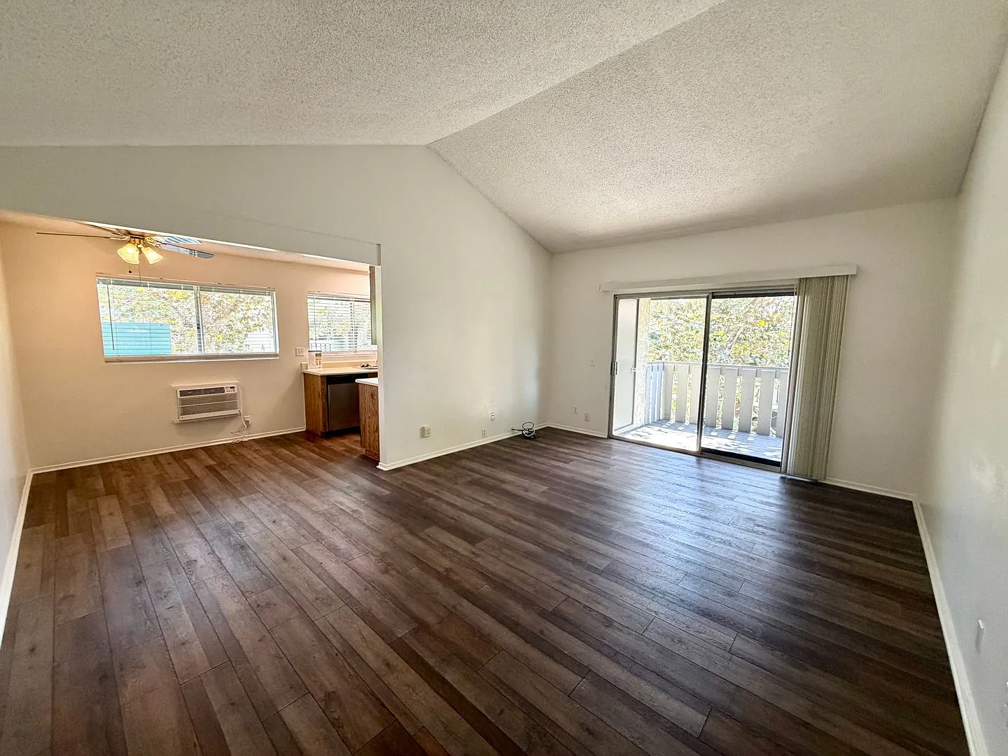 Upstairs 1-Bedroom Condo in Quail Creek Pool View & Balcony — Photo 3
