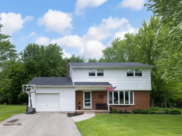 2490 Kosiorek Dr, Erie, PA 16509